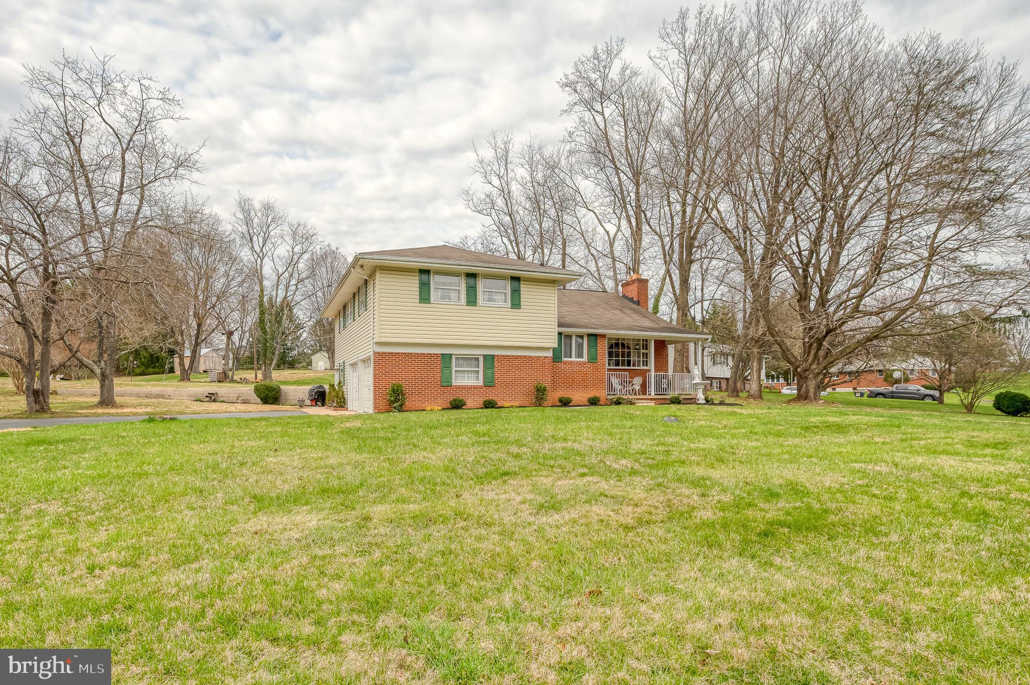 OAKLYN MANOR - Residential