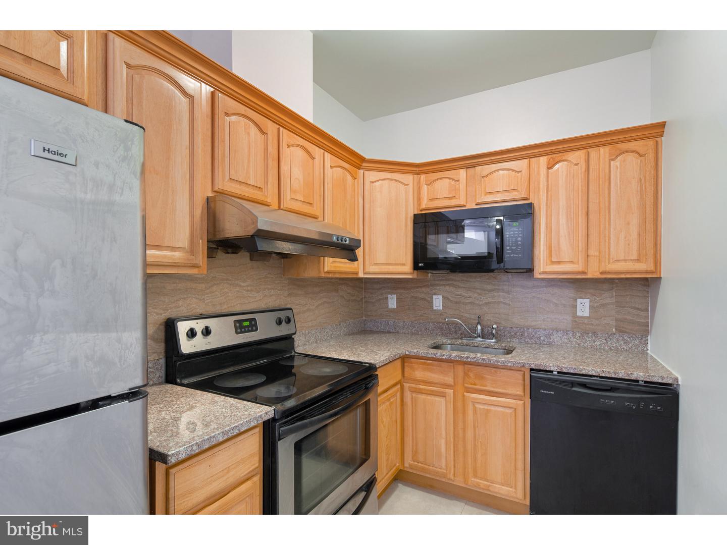 SPRING ARTS - Residential Lease