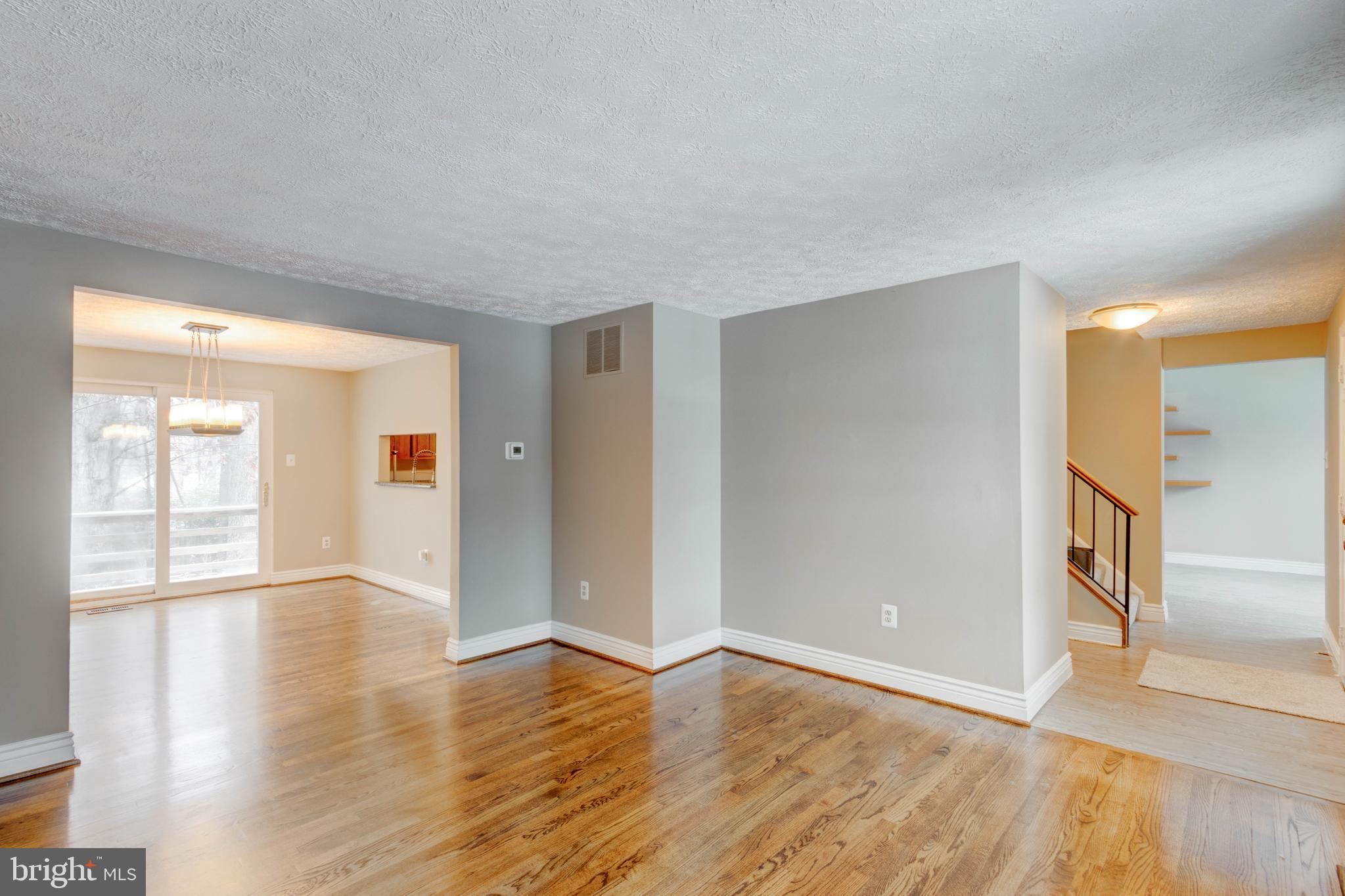 WOODBRIDGE VALLEY - Residential