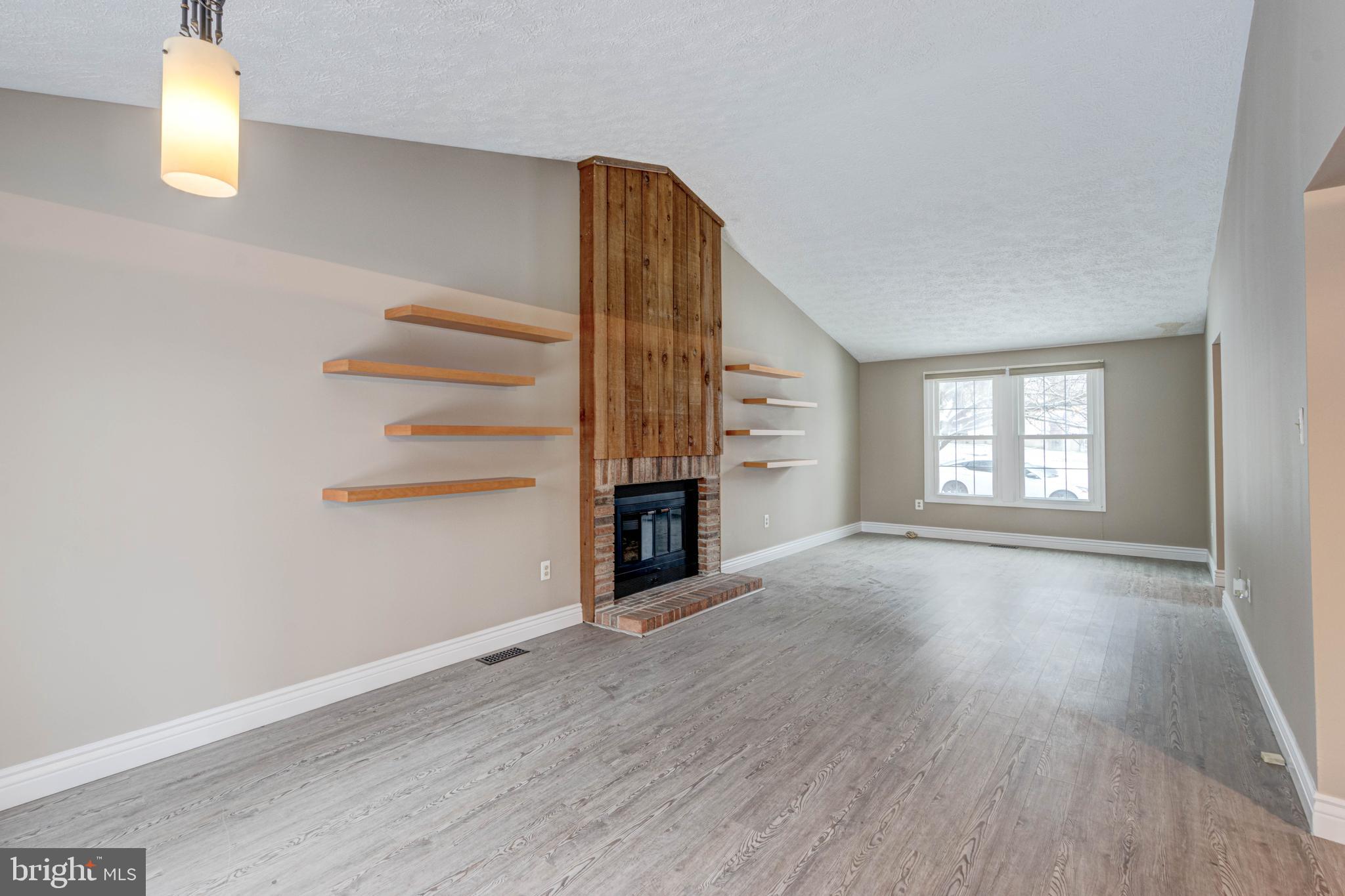 WOODBRIDGE VALLEY - Residential