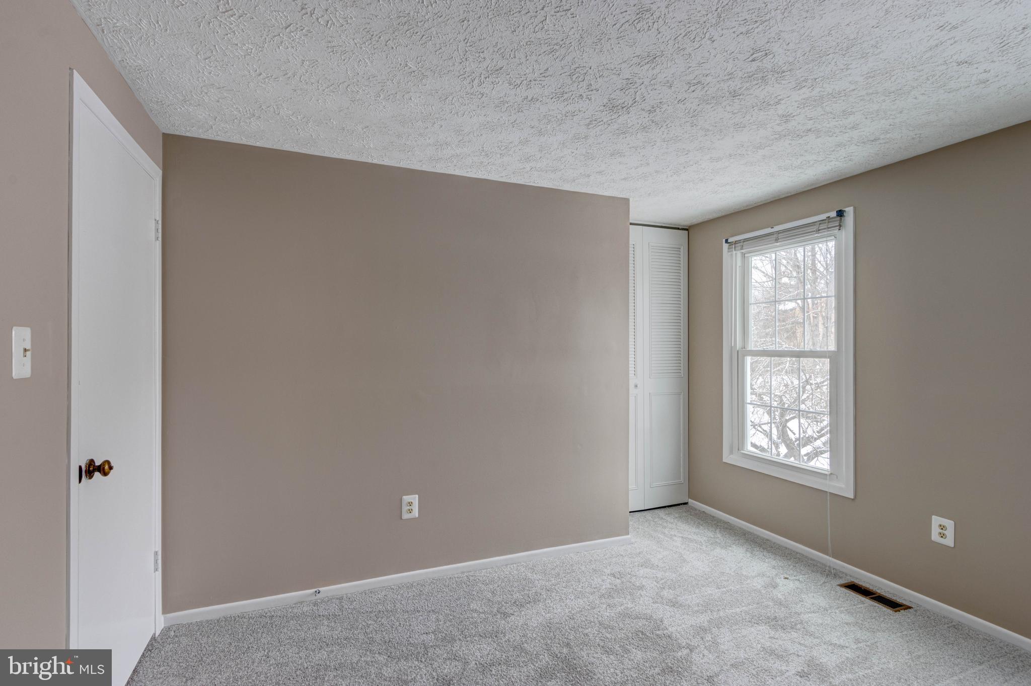 WOODBRIDGE VALLEY - Residential