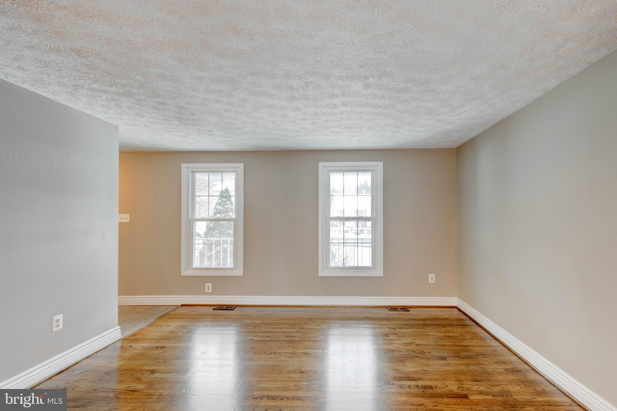 WOODBRIDGE VALLEY - Residential