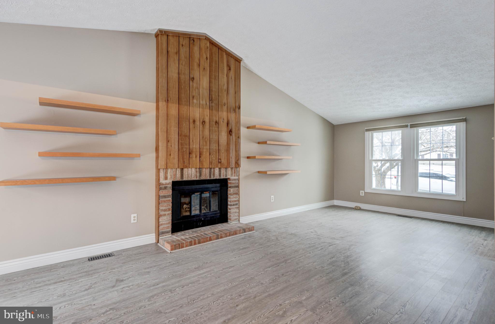 WOODBRIDGE VALLEY - Residential