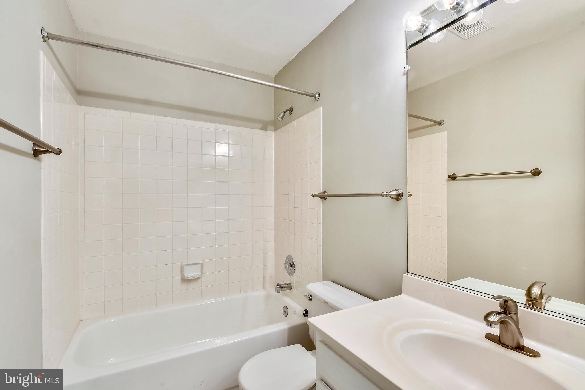 STRATFORD PLACE AT KINGS - Residential