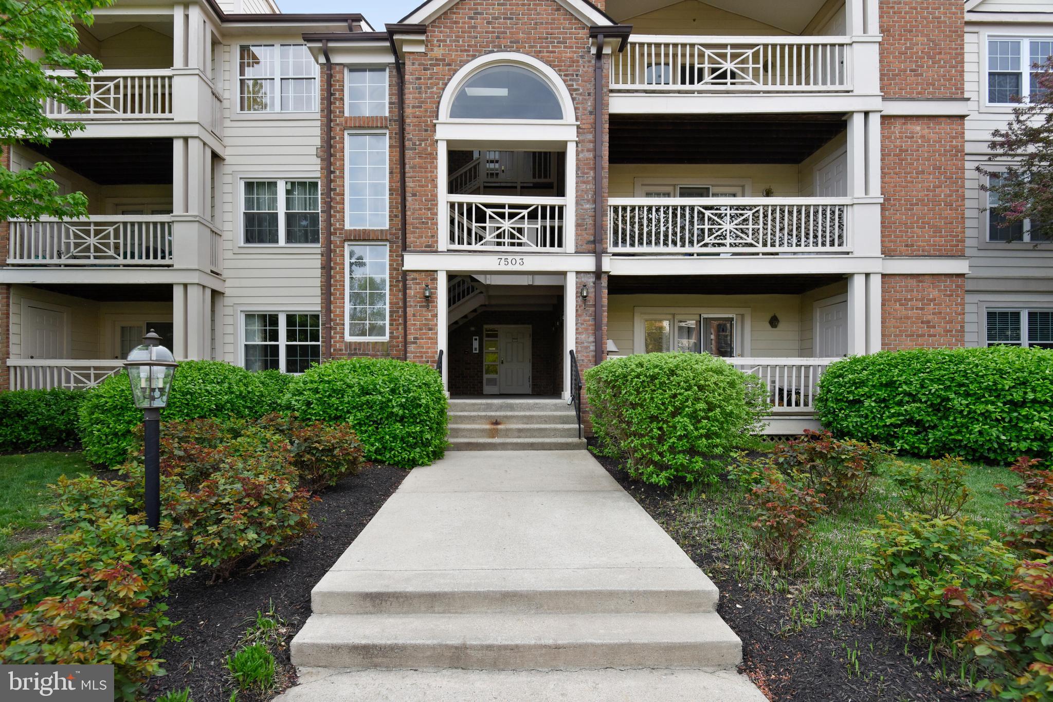 STRATFORD PLACE AT KINGS - Residential