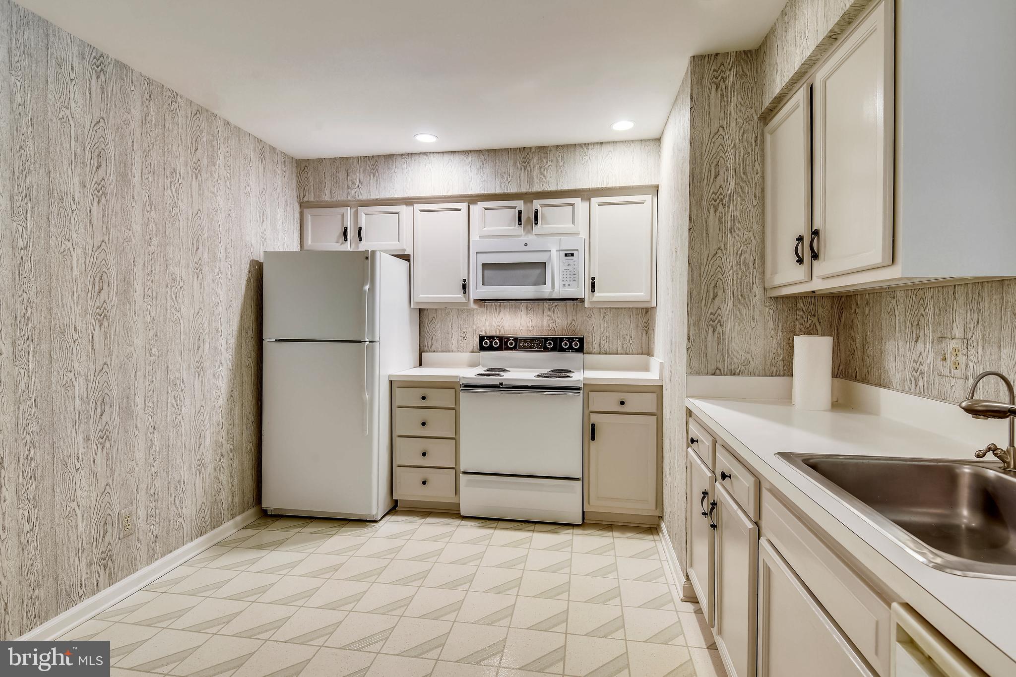 STRATFORD PLACE AT KINGS - Residential