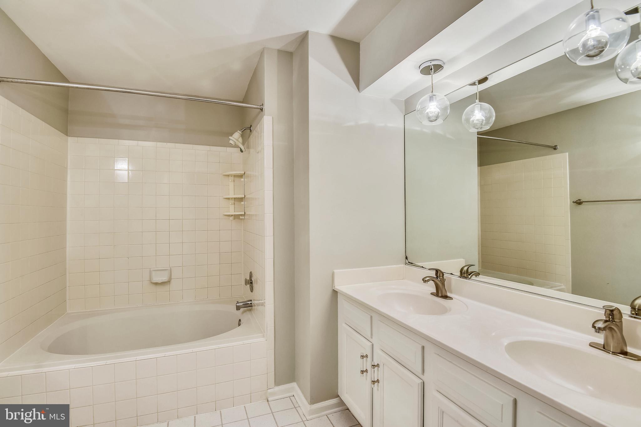 STRATFORD PLACE AT KINGS - Residential