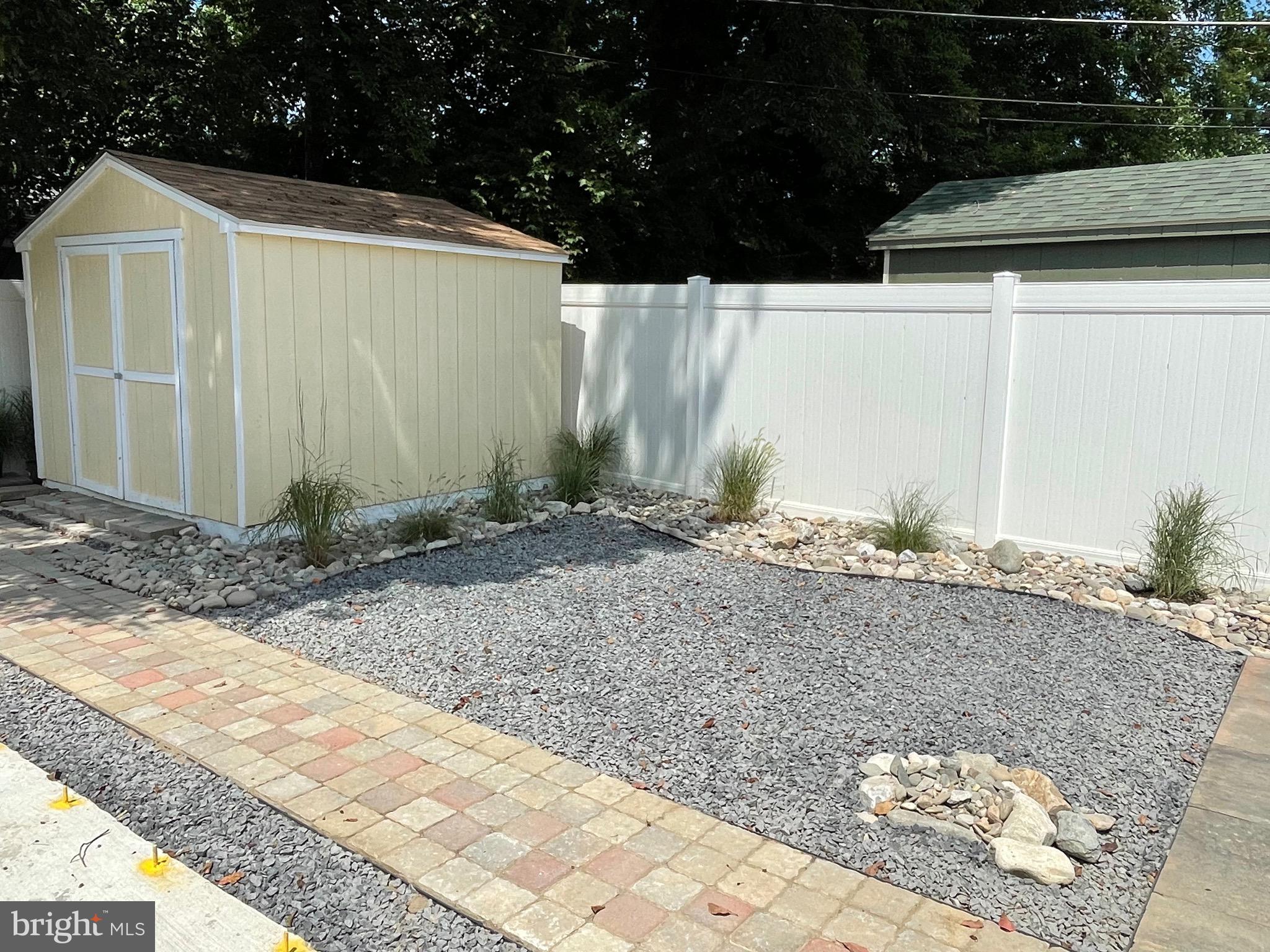 ACADEMY GARDENS - Commercial Lease