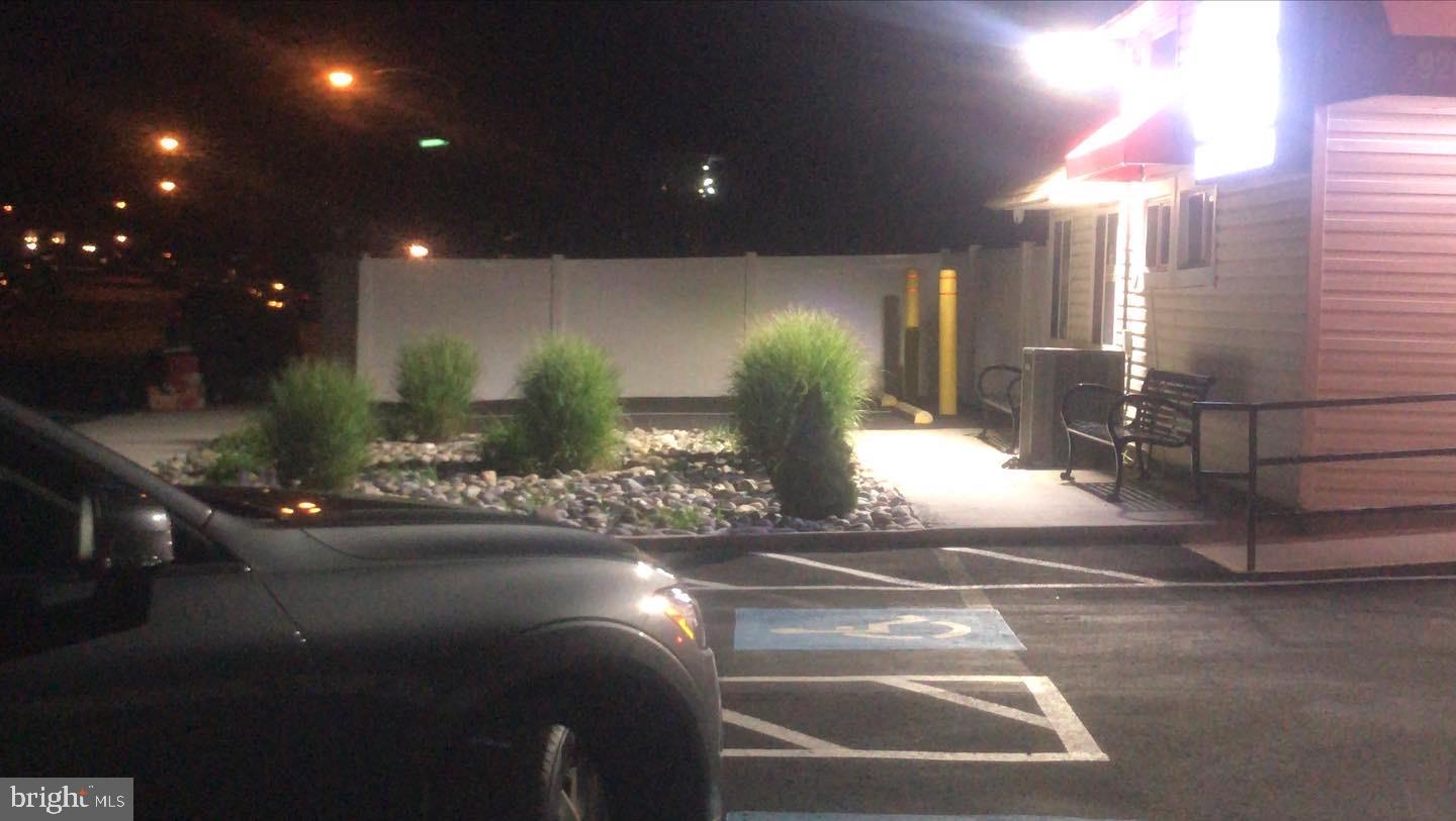 ACADEMY GARDENS - Commercial Lease