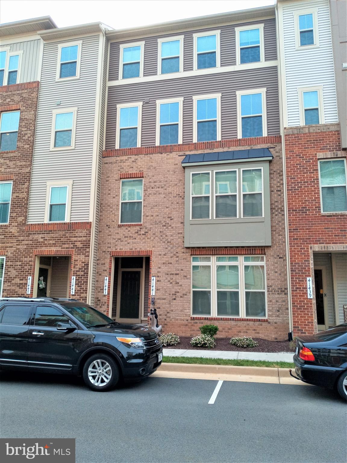 LOUDOUN CROSSING CONDOMINIUM - Residential