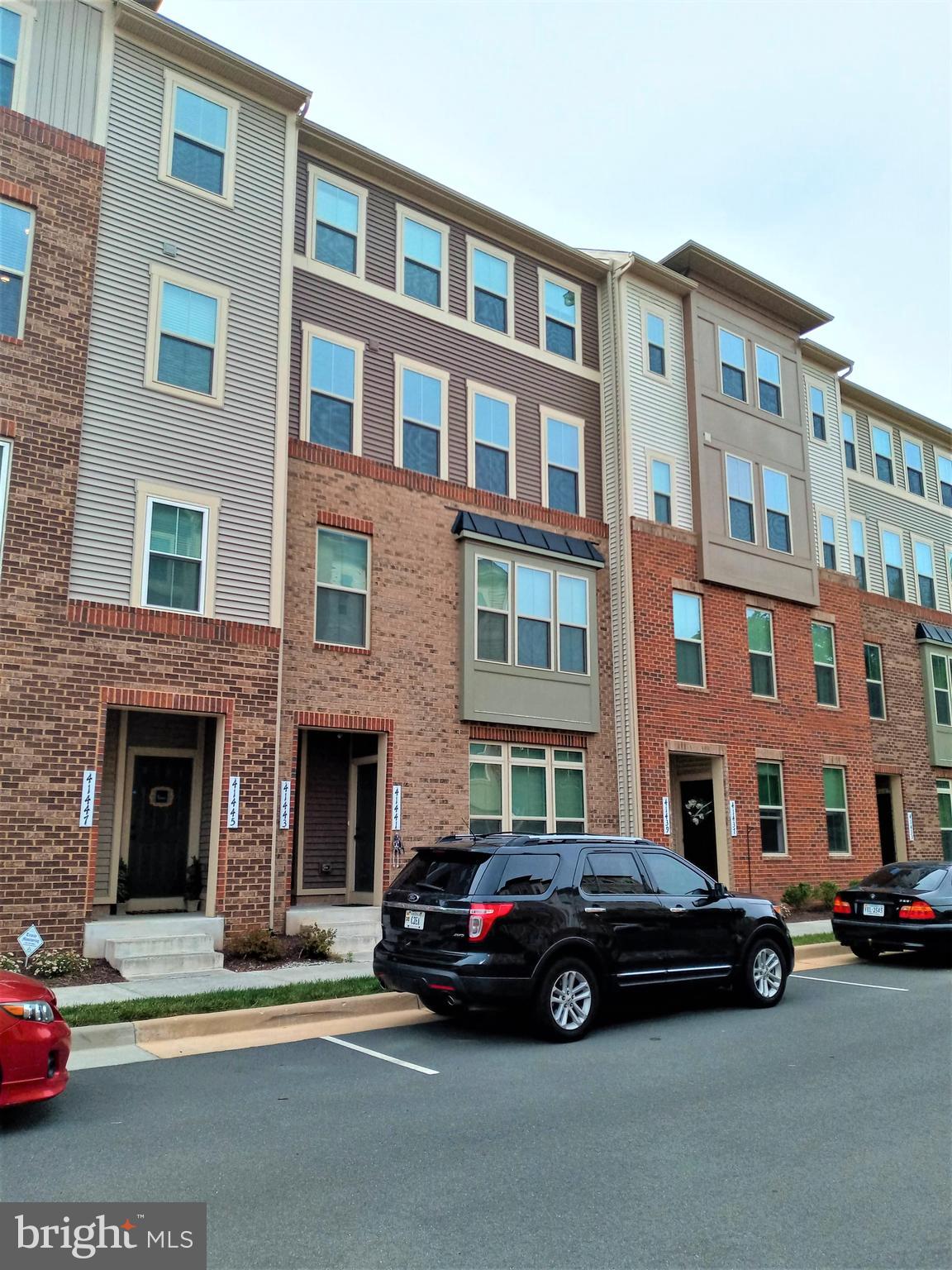LOUDOUN CROSSING CONDOMINIUM - Residential
