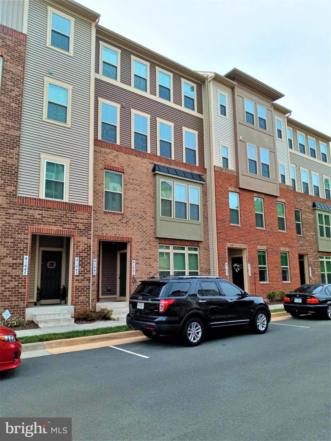 LOUDOUN CROSSING CONDOMINIUM - Residential