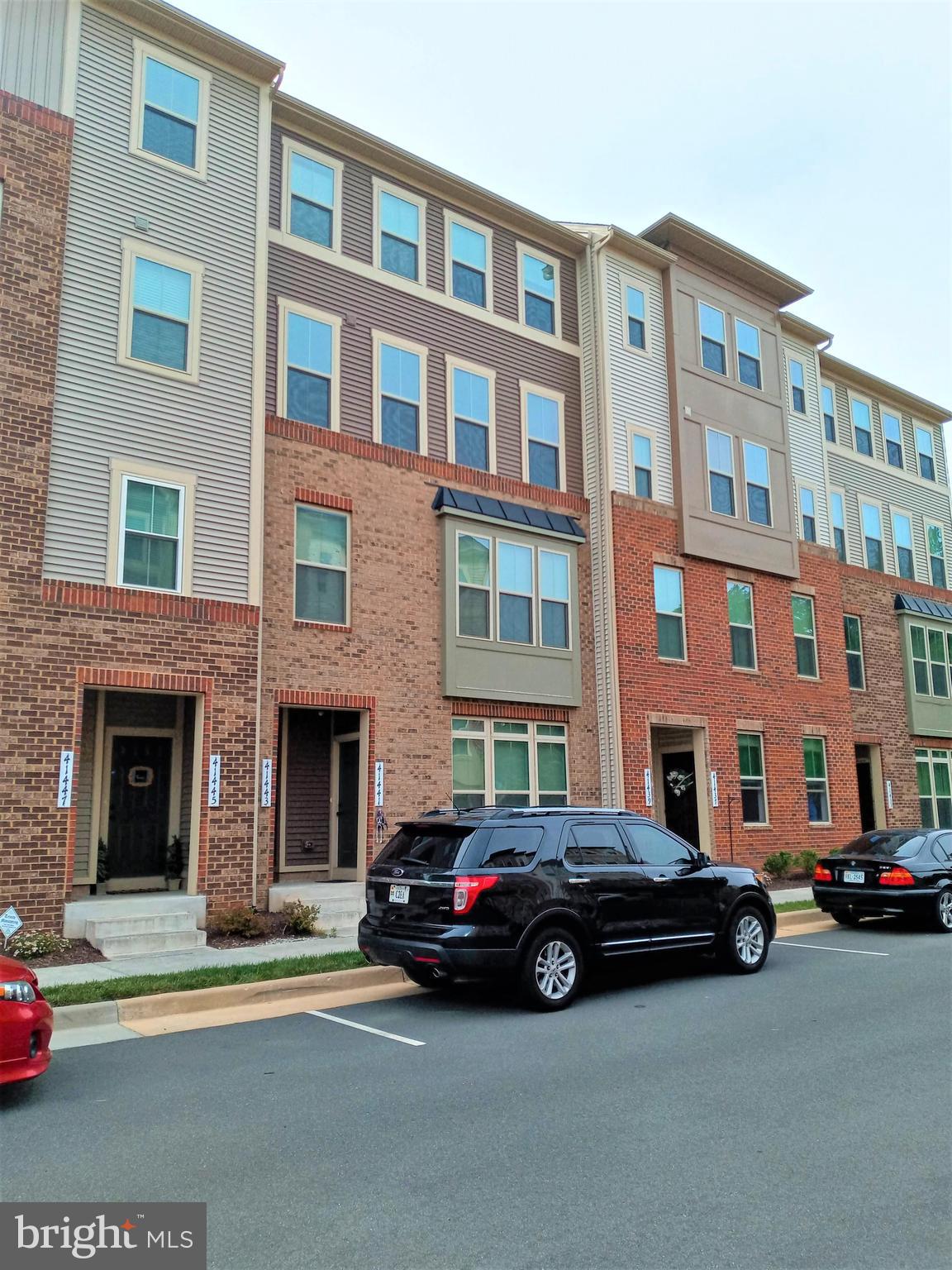 LOUDOUN CROSSING CONDOMINIUM - Residential