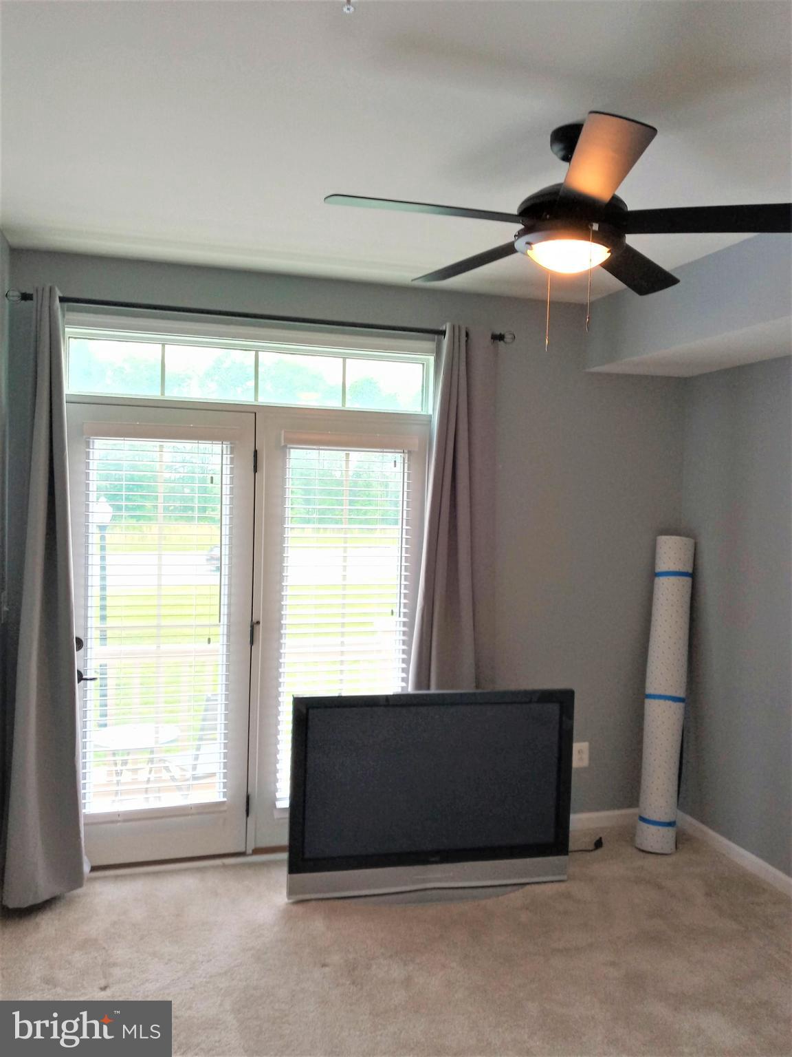 LOUDOUN CROSSING CONDOMINIUM - Residential