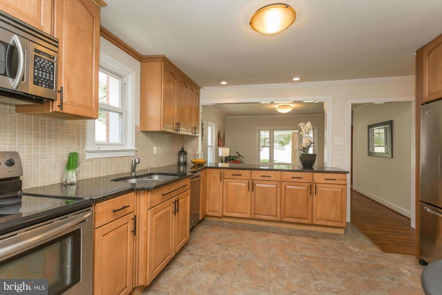 RENOVATED! Semi attached 2 car garage with 220 & upper storage. 1/2 + open acre private lot,close to 95, VRE, Comm lots and Olde Town. No HOA 4 BR 2 Full bath. New Carpet, New Paint, newer windows, custom tile, beautiful open kitchen w/ stainless appliances & GRANITE!  NEW HVAC  , Tons of Hardwood floors, HUGE back patio. Wood stove. Beautiful front porch. This one won't wait! Closing Assistance