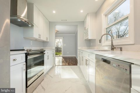 Photo of 1959 Lewis Avenue, ROCKVILLE, MD 20851 (MLS # MDMC2211466)