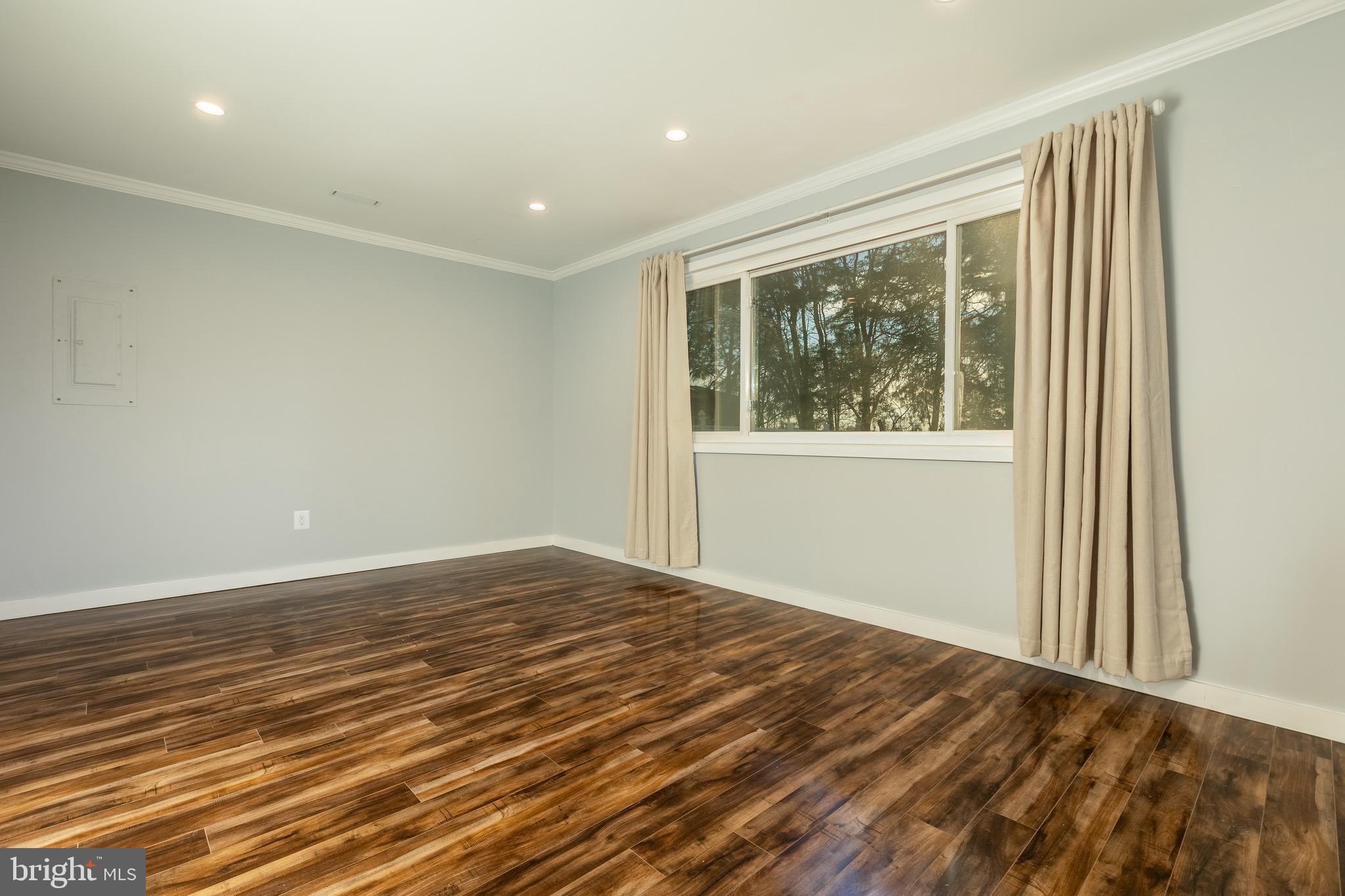 ROCKVILLE - Residential