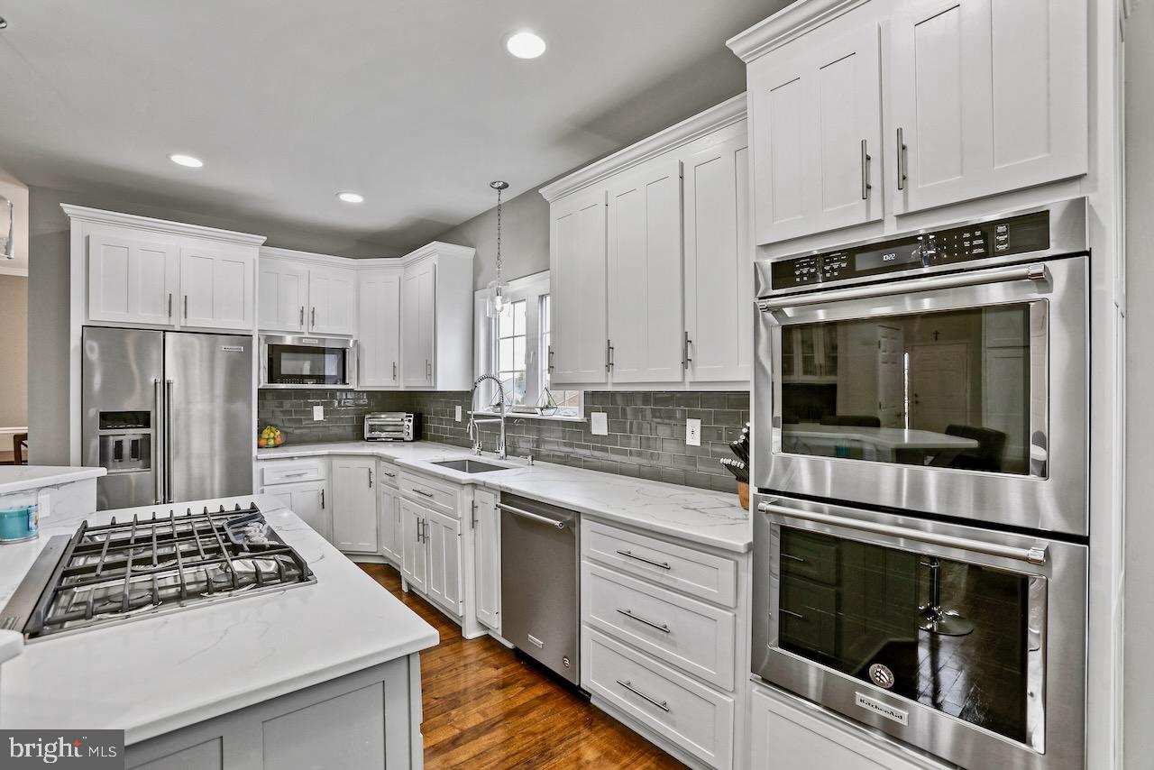 LOCUST HILL - Residential