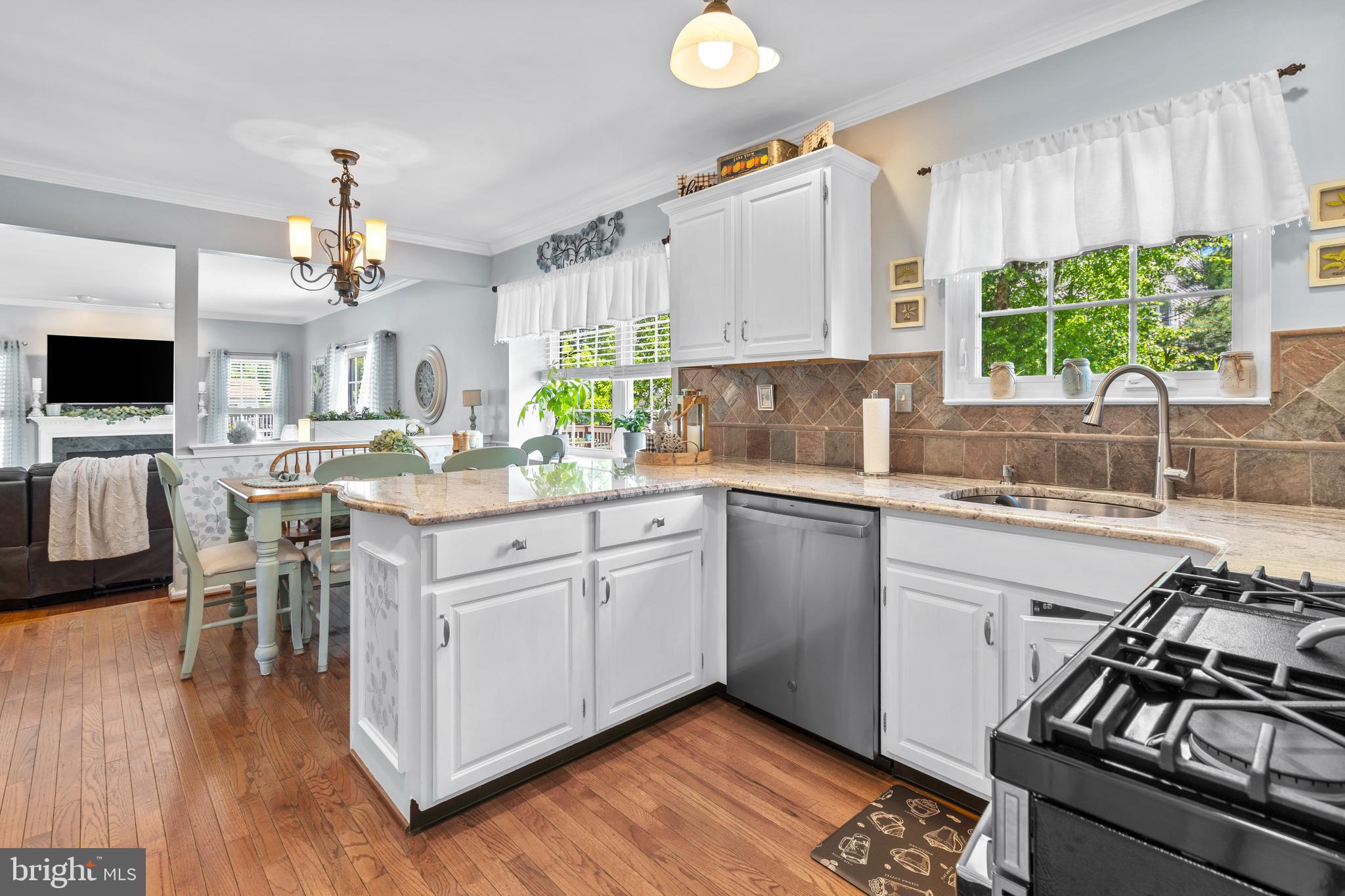 MONTGOMERY OAKS - Residential
