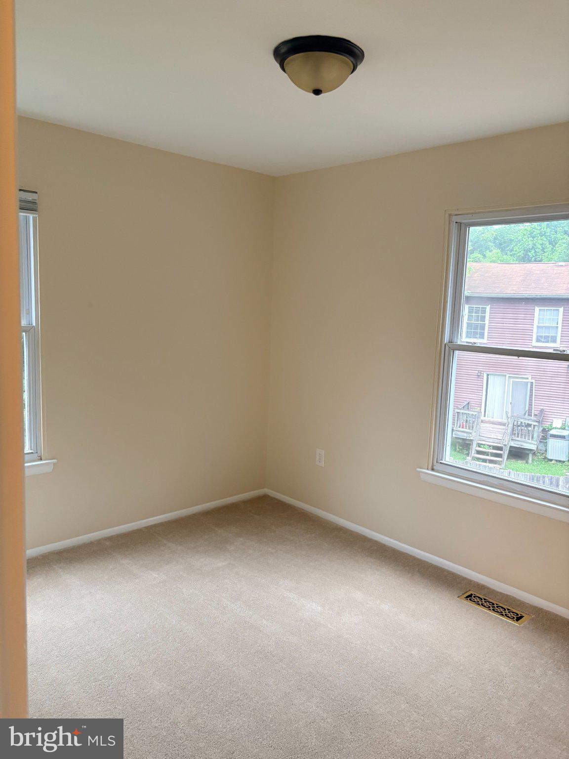 1856 ROBIN COURT