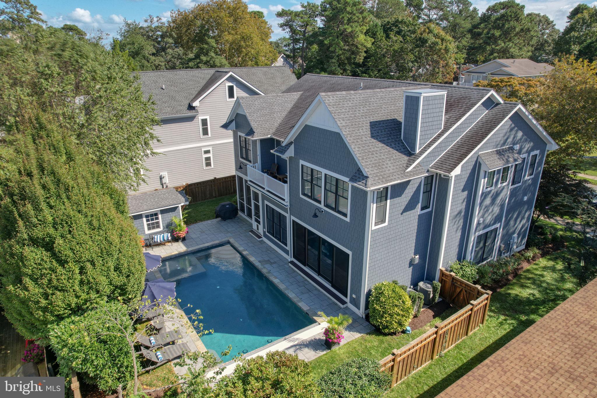 121 LAUREL STREET