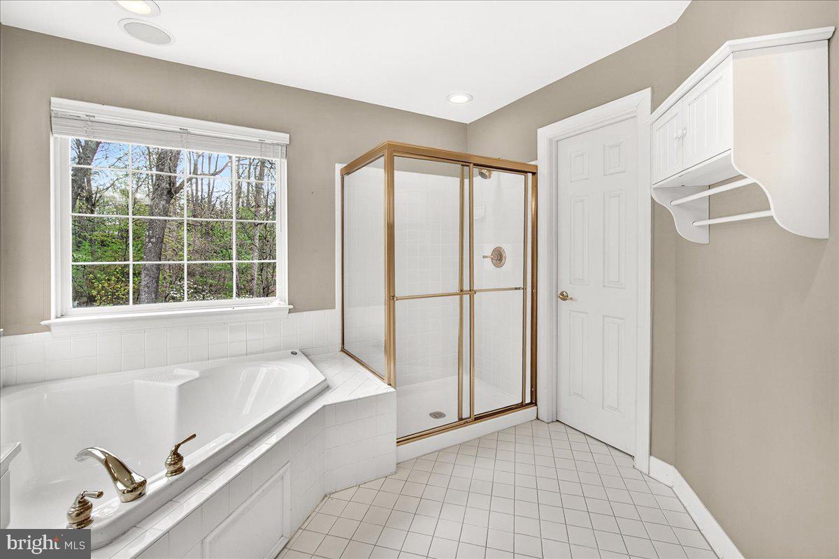 WINDSOR KNOLLS - Residential