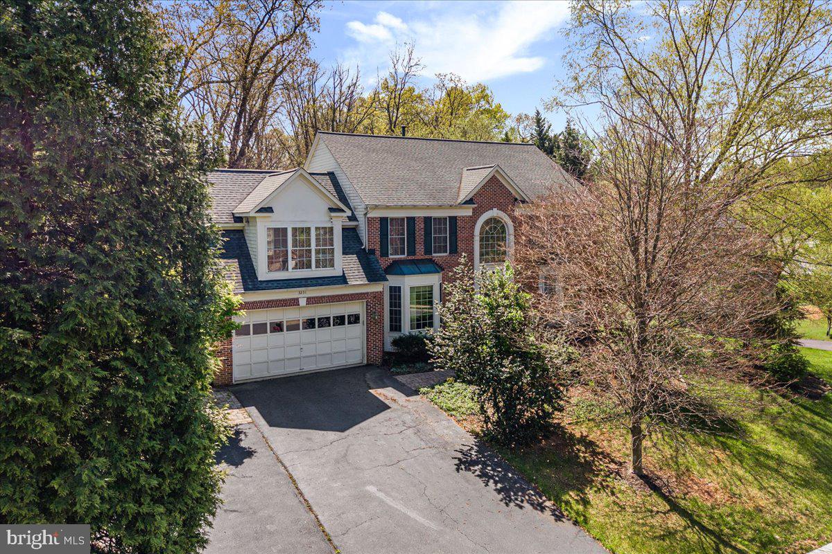 WINDSOR KNOLLS - Residential