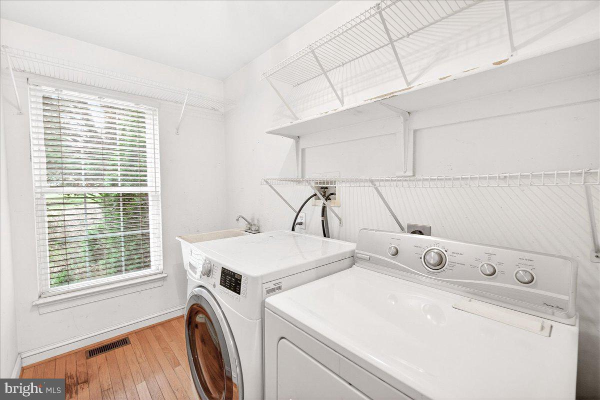 WINDSOR KNOLLS - Residential