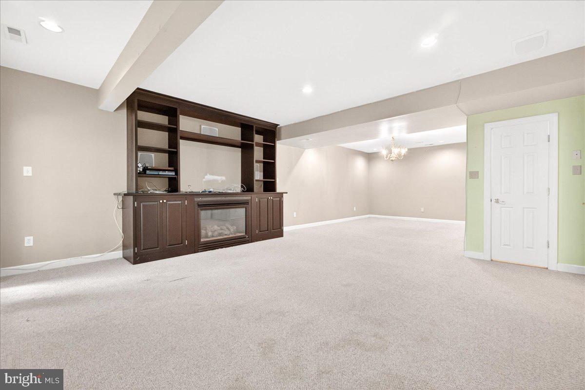 WINDSOR KNOLLS - Residential