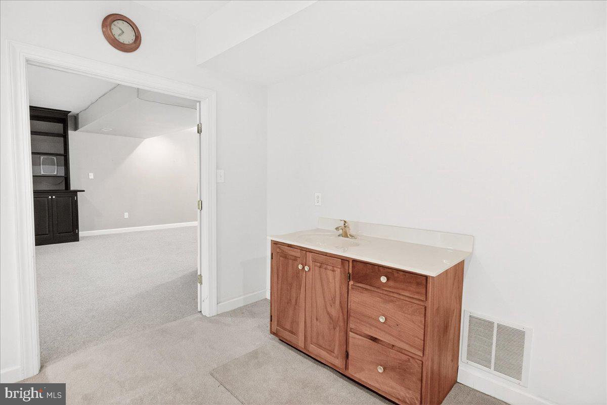 WINDSOR KNOLLS - Residential