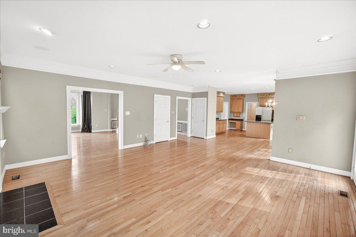 WINDSOR KNOLLS - Residential