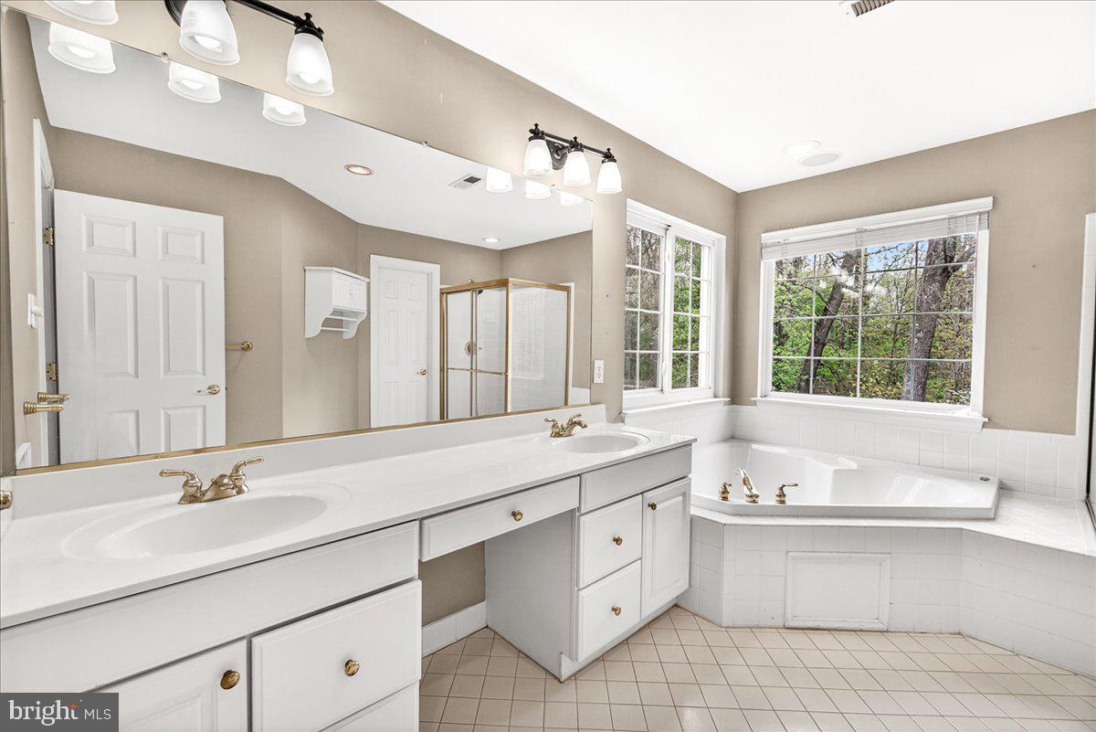 WINDSOR KNOLLS - Residential