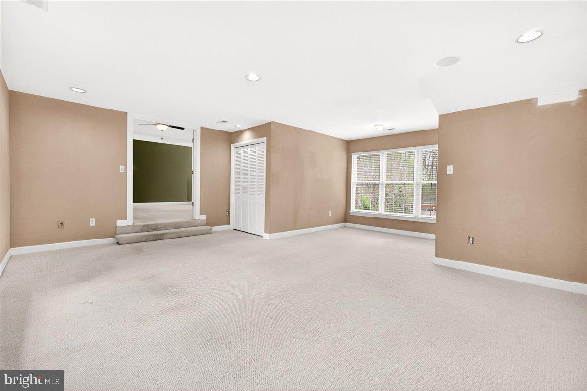 WINDSOR KNOLLS - Residential