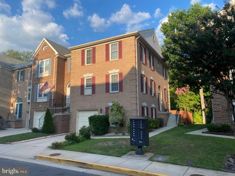 Townhouse For Rent - 5964 Norham Drive<br/> ALEXANDRIA, VA 22315