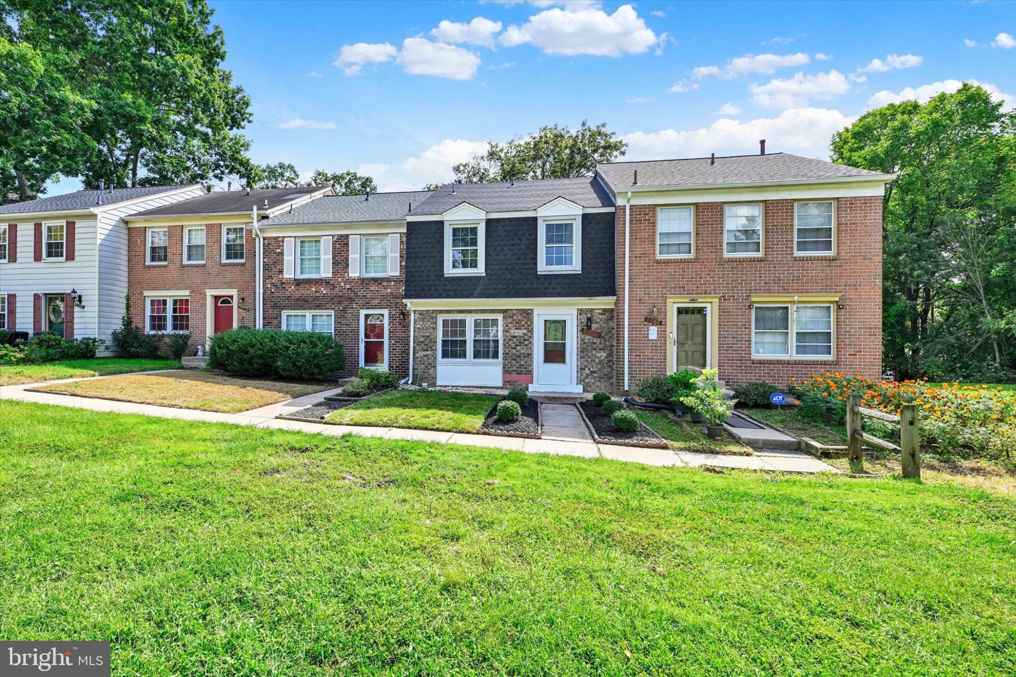 5702 YELLOWROSE COURT