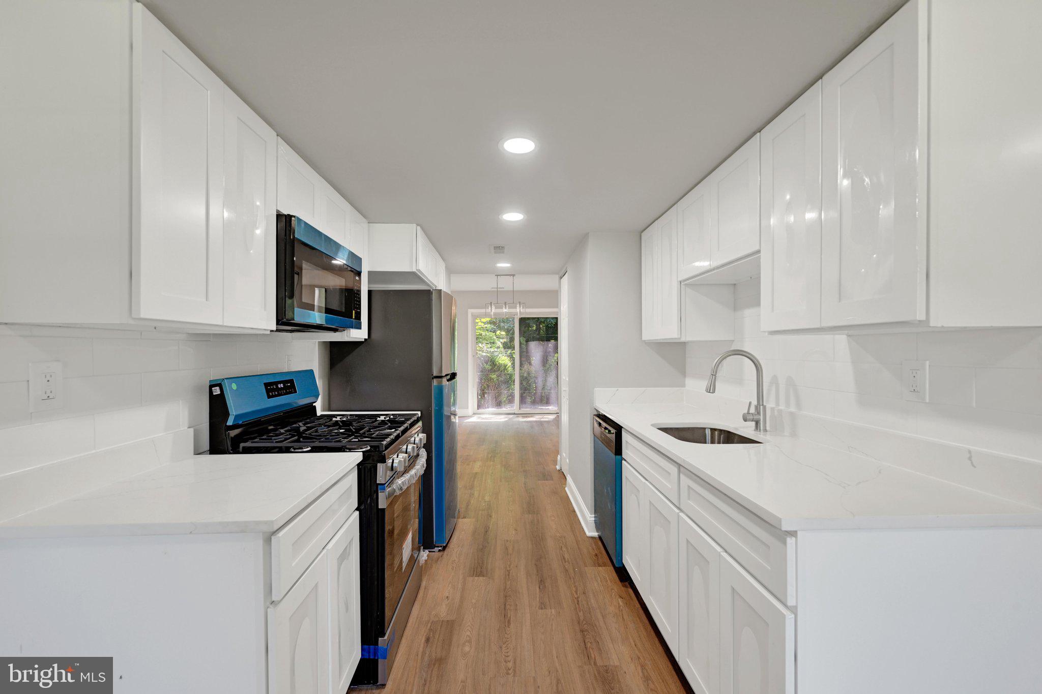 5702 YELLOWROSE COURT