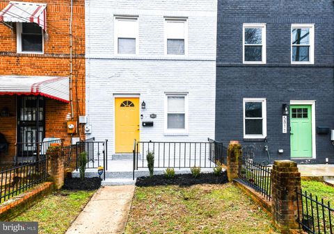 5813 DIX STREET NE WASHINGTON DC 20019