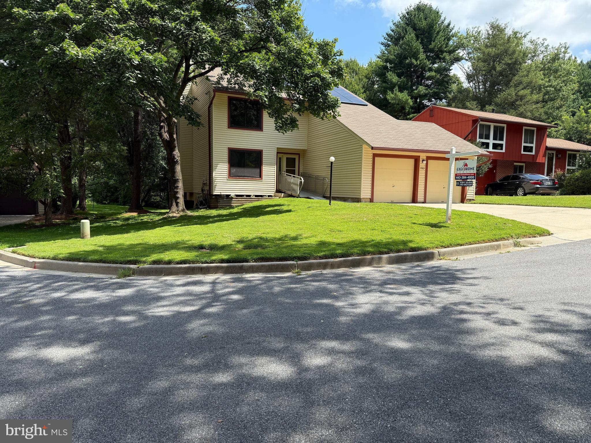 REDUCED TO SELL. RECENTLY RENOVATED HOUSE. 4 BEDROOMS, 3 FULL BATH AND ONE HALF PATH. HARDWOOD FLOOR IN MAIN LEVEL AND NEW HARDWOOD FLOOR IN UPPER LEVEL. NEW LAMINATE FLOOR AT BASEMENT. RENOVATED BATHROOMS INCLUDING FIXTURES AND TILES. RENOVATED DECK. NEW WINDOWS AT ENTIRE HOUSE. NEAR COLUMBIA MALL AND MEDICAL OFFICES. ACCESS TO ROUTS I95 & US29. A MUST SEE PROPERTY.