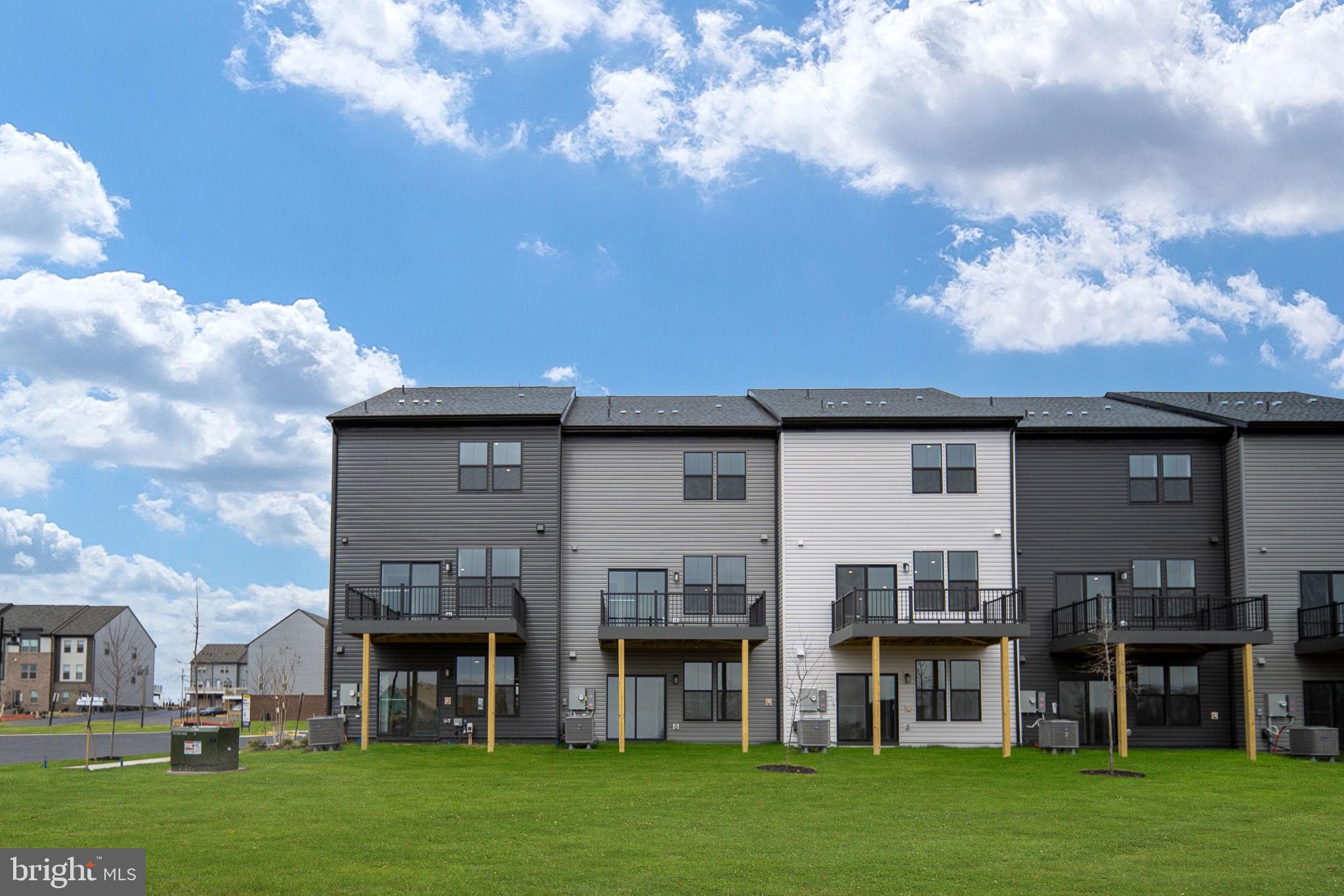 INNOVATION TOWN CENTER - Residential