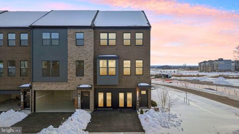 Photo of 11363 Hypatia Loop, MANASSAS, VA 20109 (MLS # VAPW2108114)