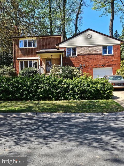 Photo of 7704 Geranium Street, BETHESDA, MD 20817 (MLS # MDMC2195230)