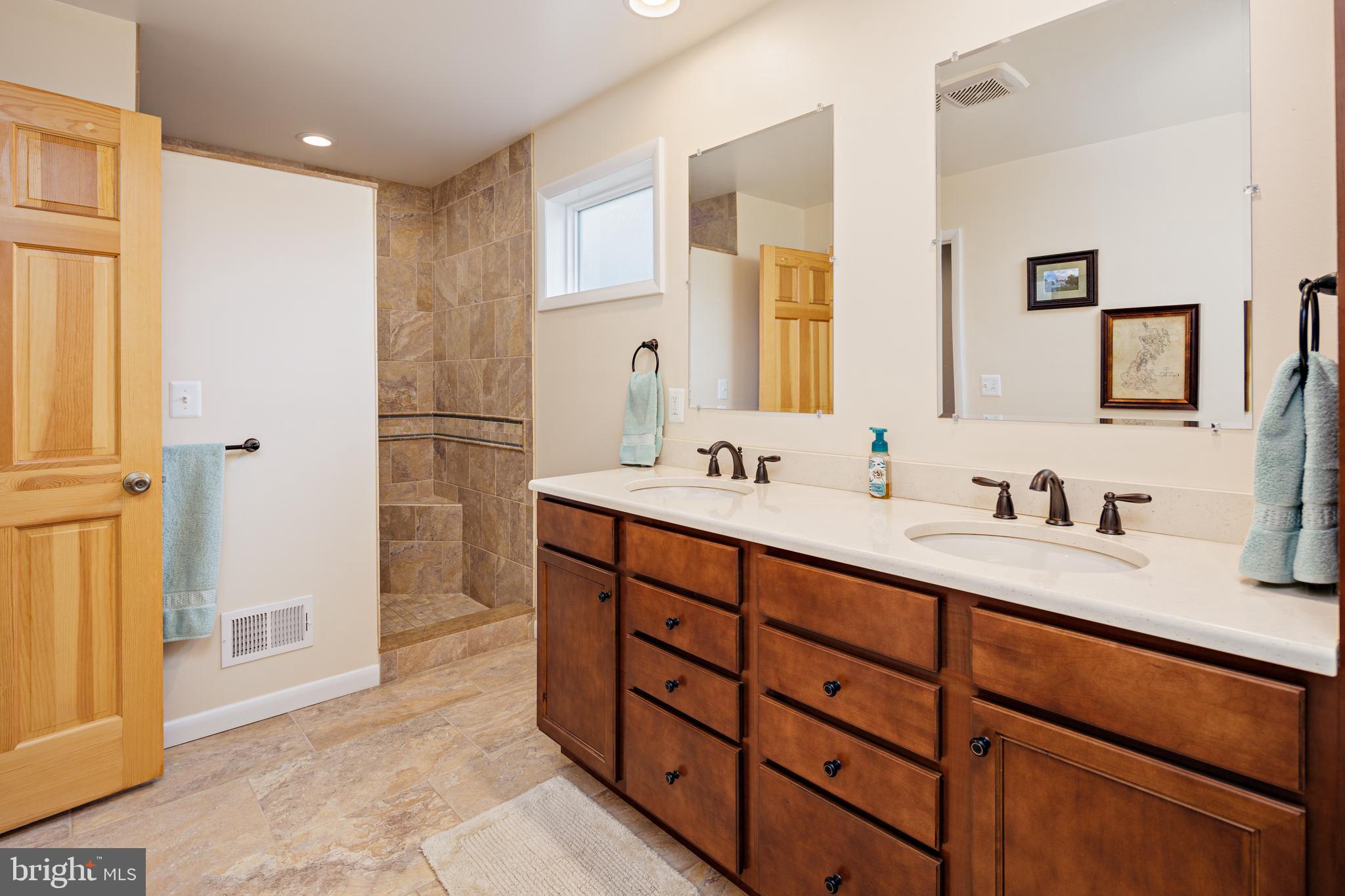 HARWOOD MANOR - Residential