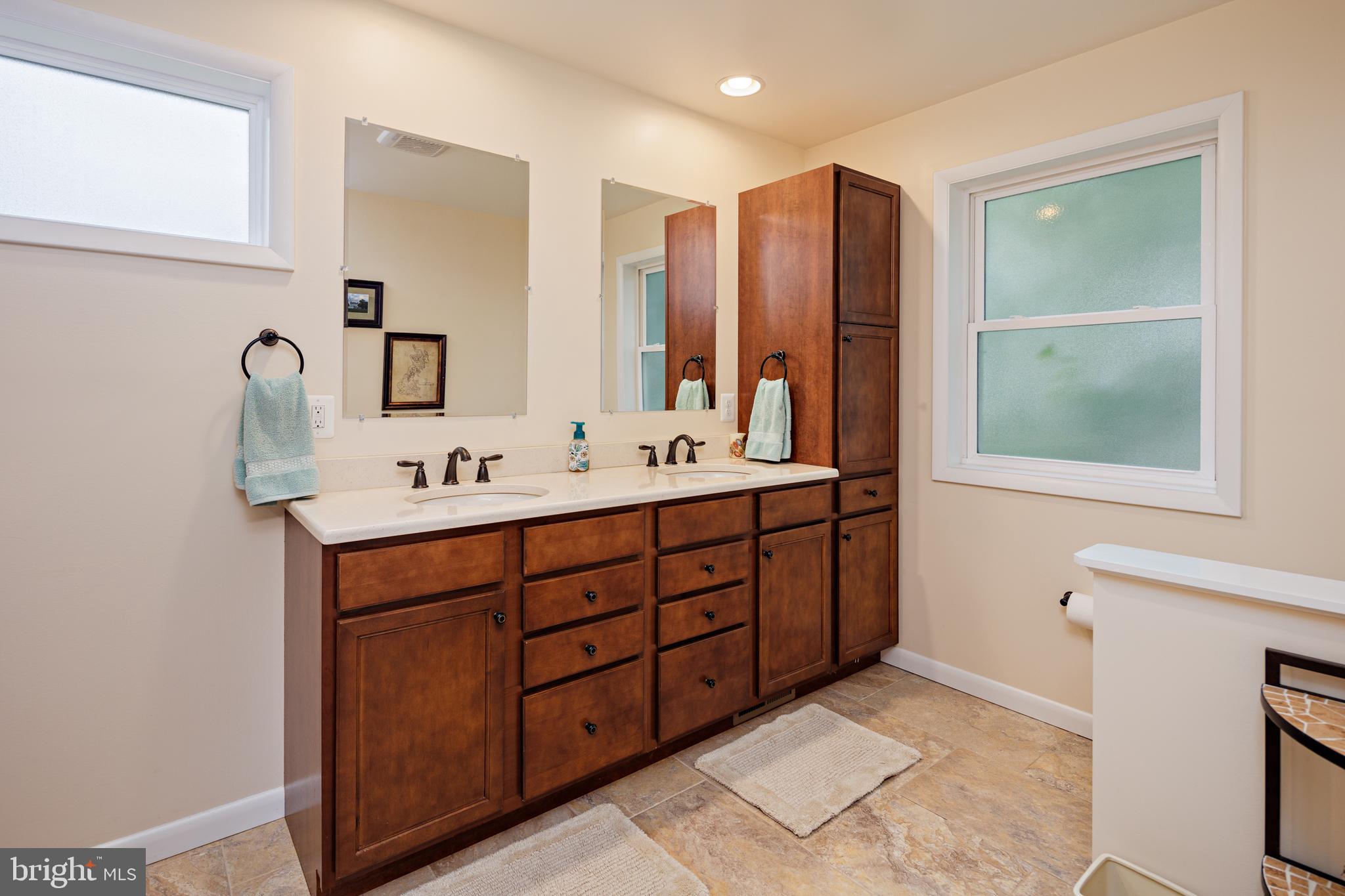 HARWOOD MANOR - Residential