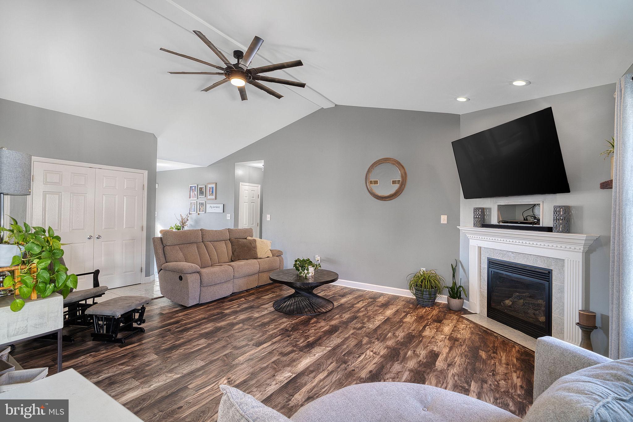 RIVERS POINTE - Residential