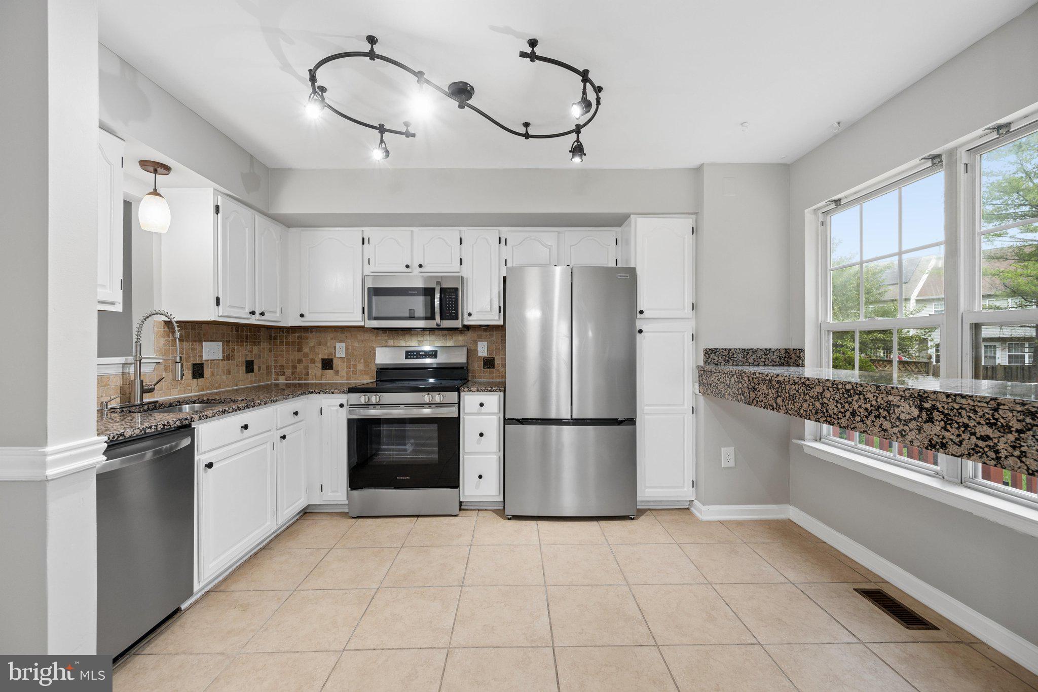 9115 RIDGEFIELD LANE