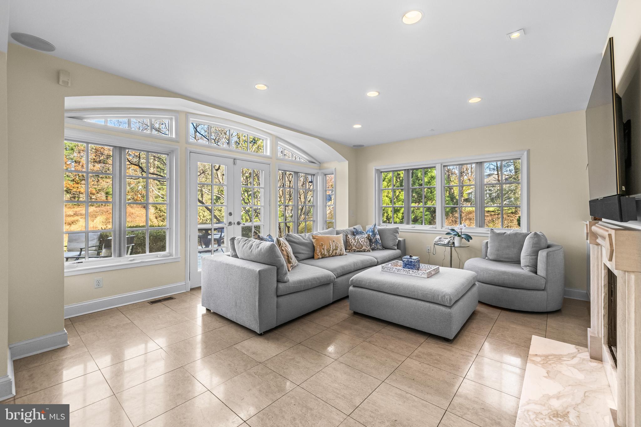 RUXTON - Residential