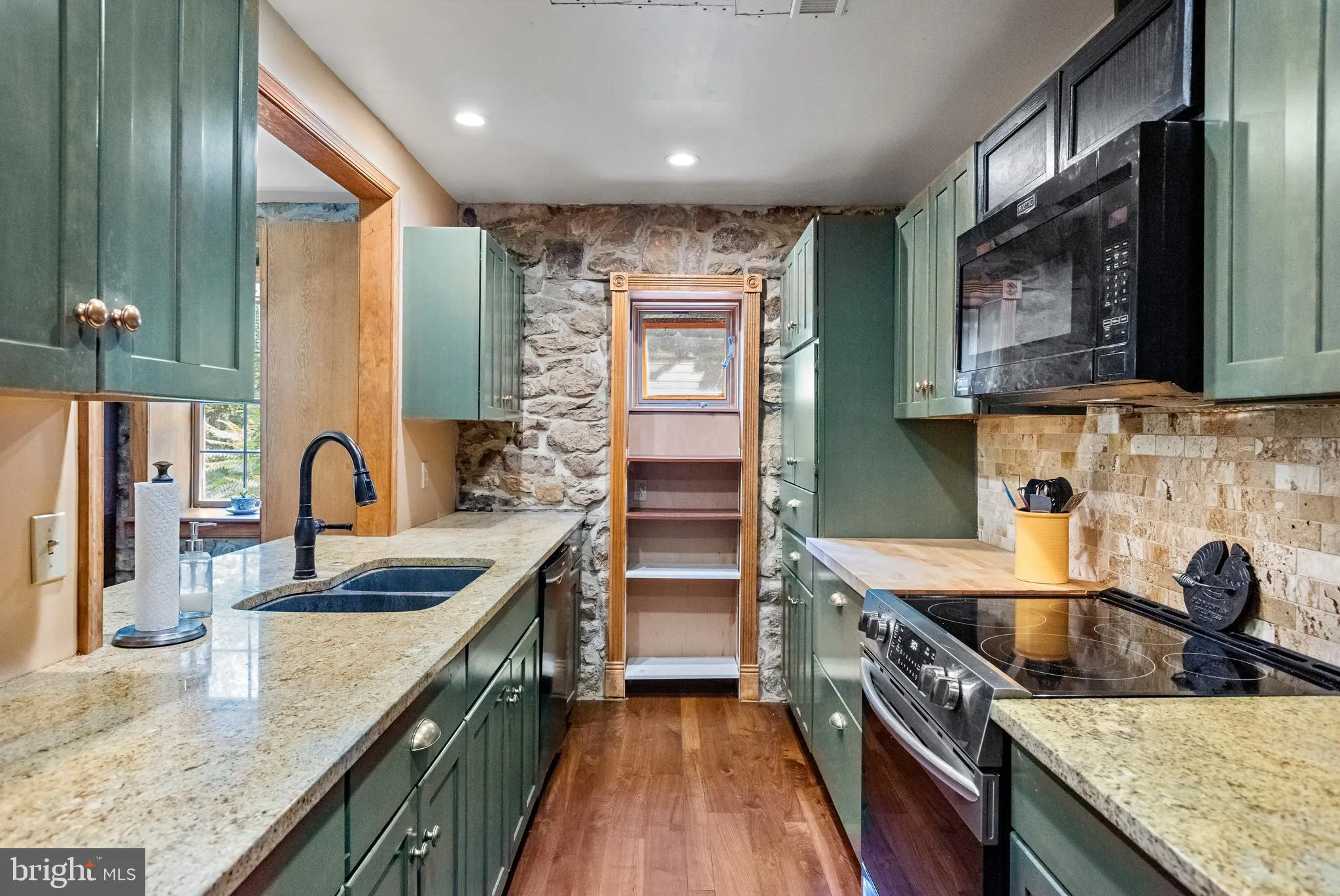 Norristown, Pennsylvania 19403, United States, 5 Bedrooms Bedrooms, ,4 BathroomsBathrooms,Residential,Active,196156