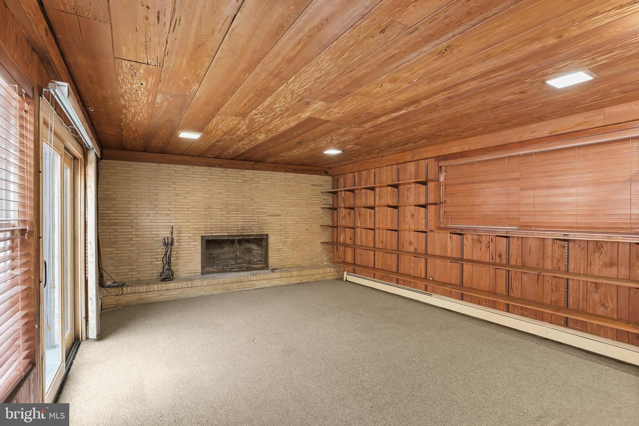 CHESTNUT RIDGE MANOR - Residential