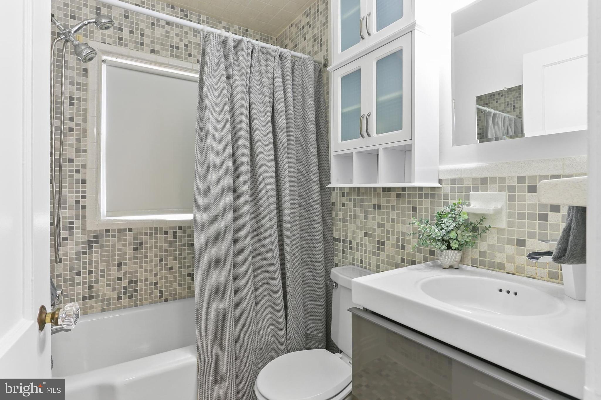 CHESTNUT RIDGE MANOR - Residential