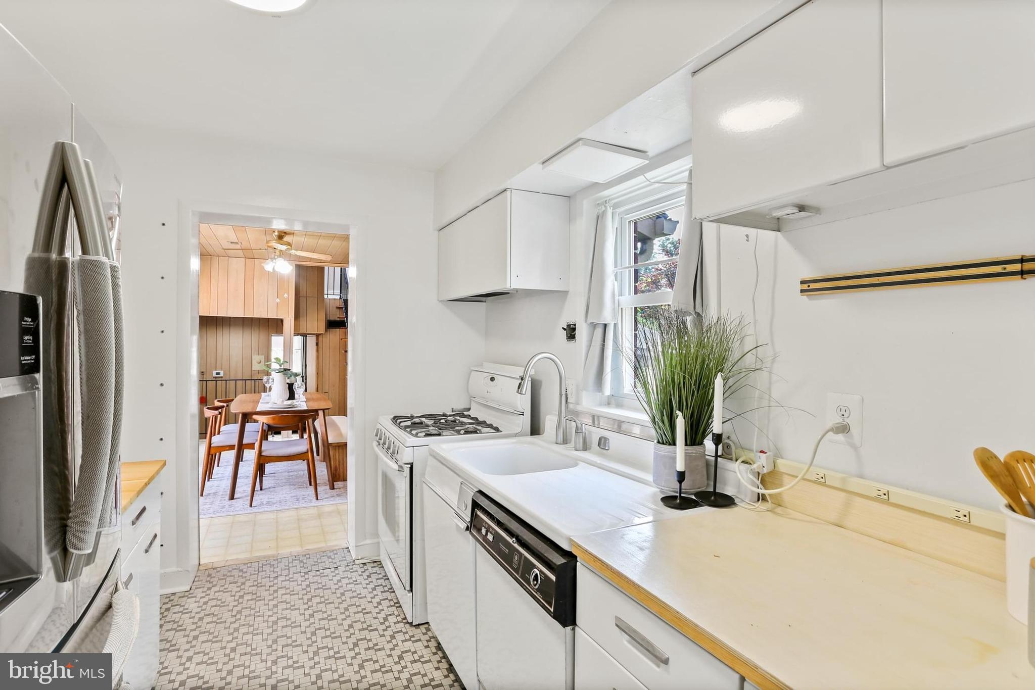 CHESTNUT RIDGE MANOR - Residential